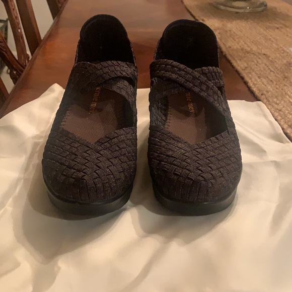 Brown platform super comfy Bernie mev gently worn . - Picture 3 of 3